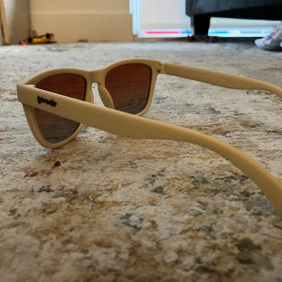 GOODR Toasted Marshmallow Magic Sunglasses - Picture 4 of 7